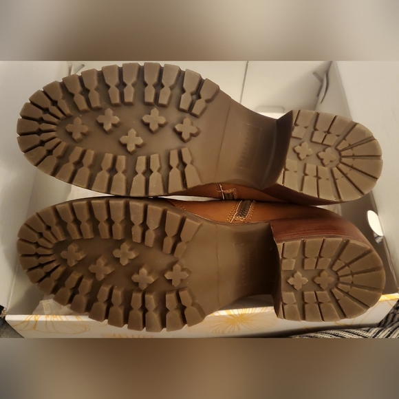 NIB Never Worn Size 8.5 Yellowbox Televiz Boots - Picture 5 of 9